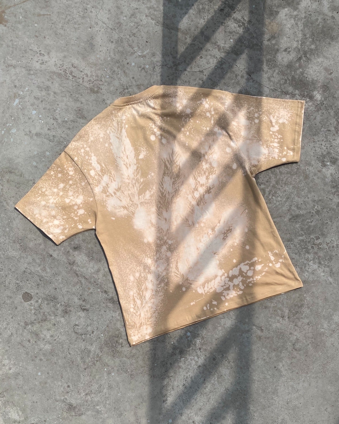 Leaf printed blow die tshirt